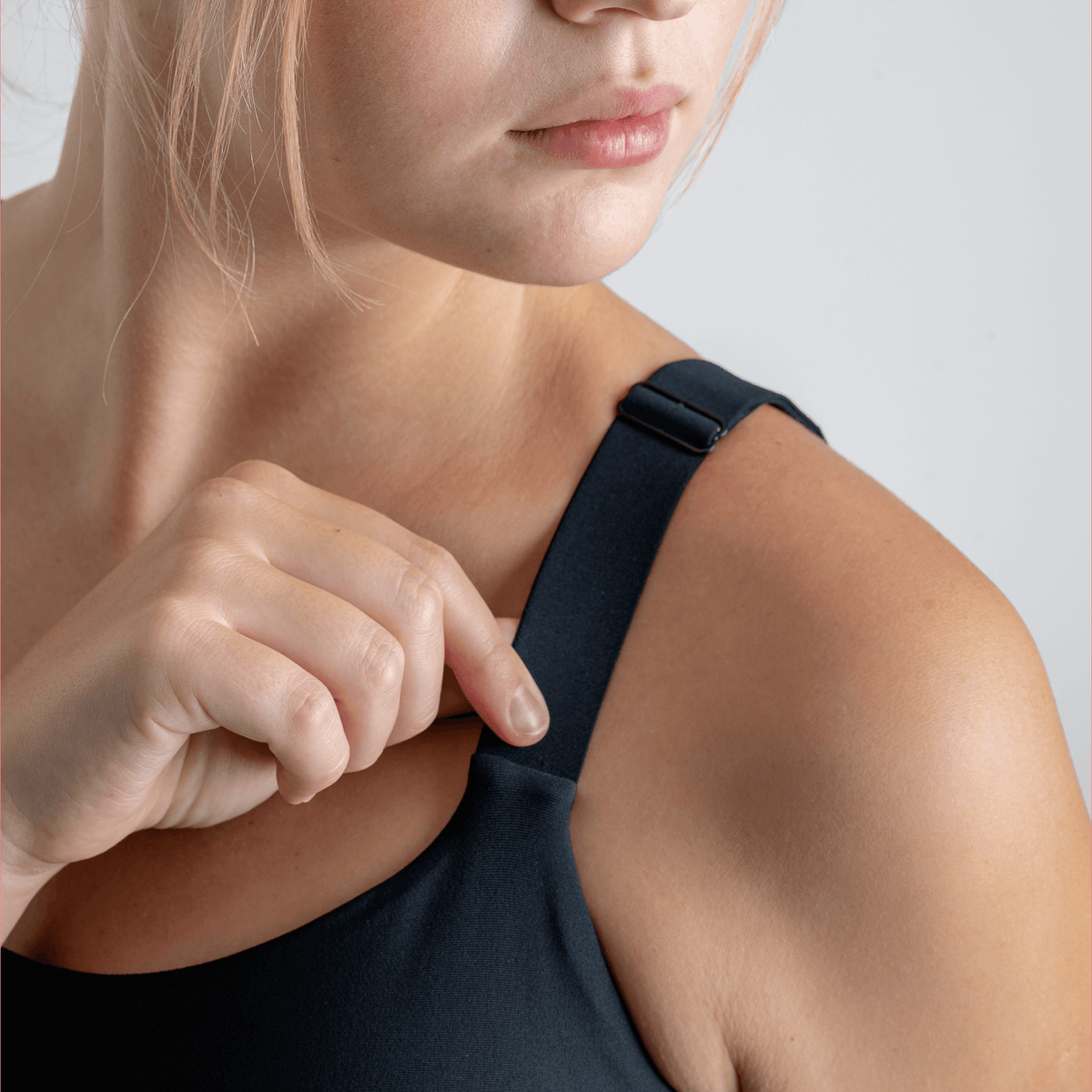 Fiera Women's Sports Bra в цвят Black