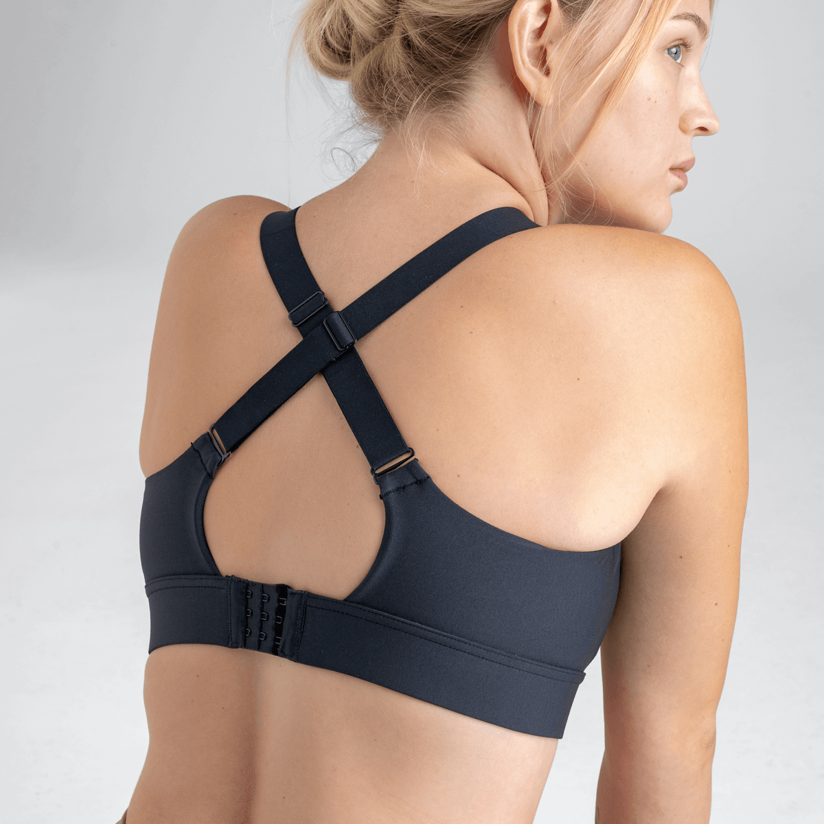 Fiera Women's Sports Bra в цвят Black